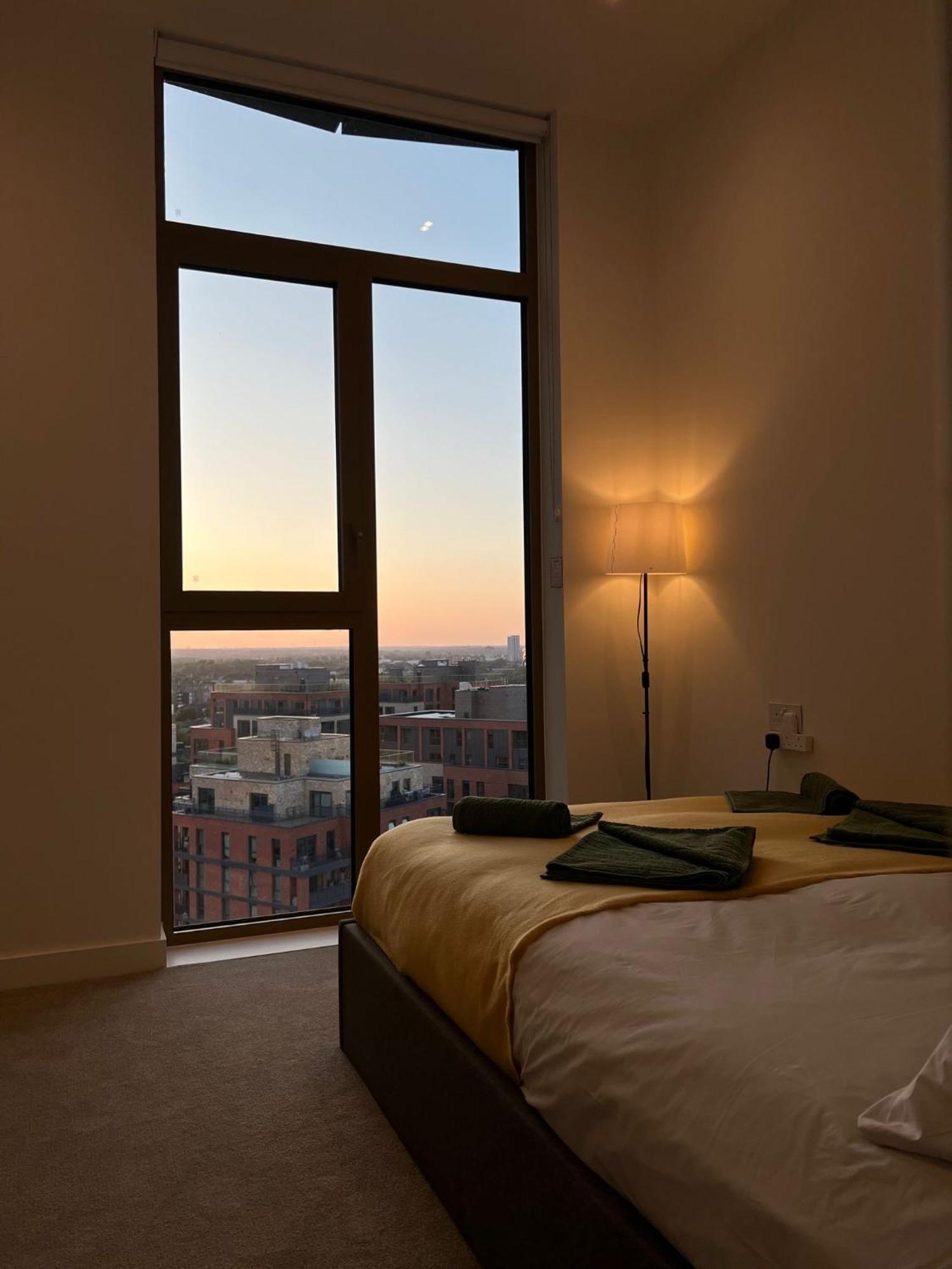 Cozy With Private Bathroom In Luxurious Flat Habitación en casa particular Londres